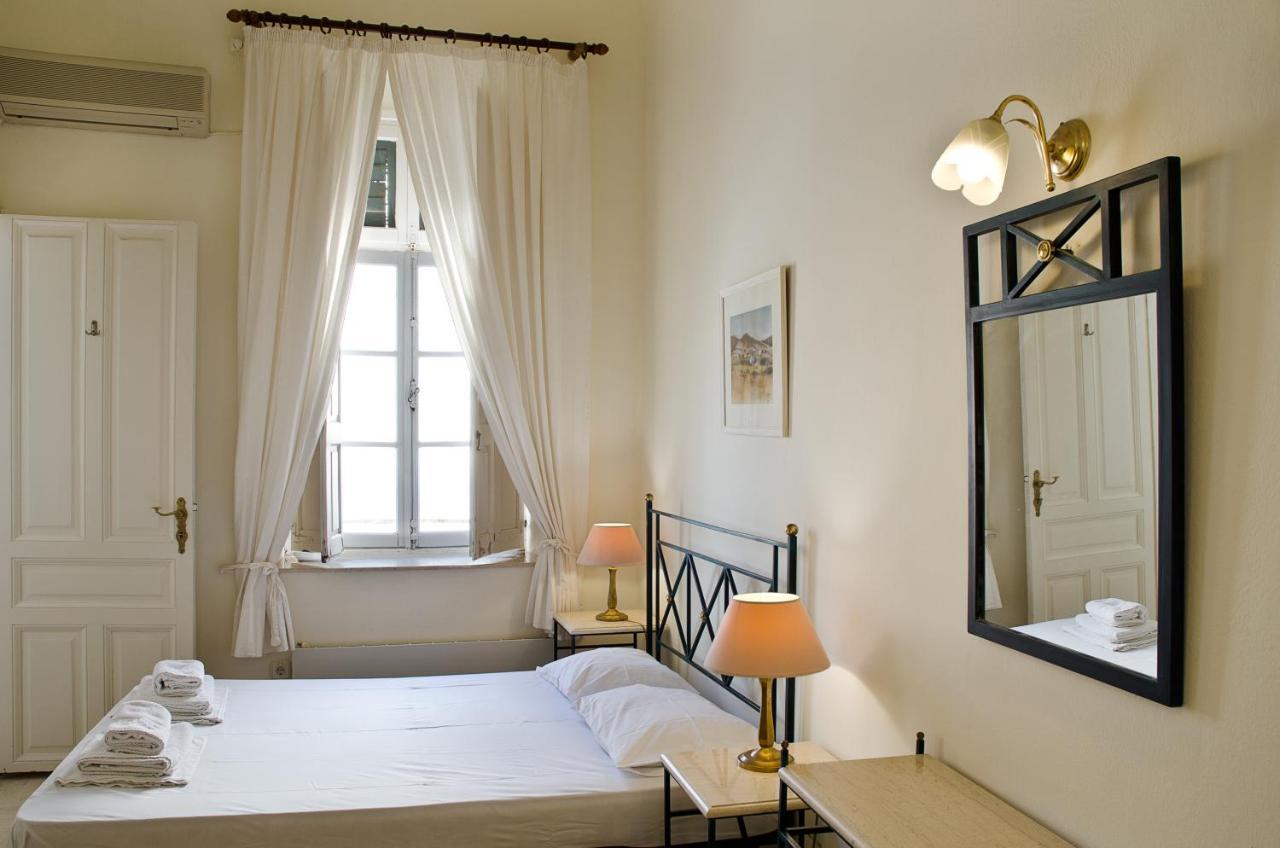 Hotel Omiros Ermoupoli Bagian luar foto