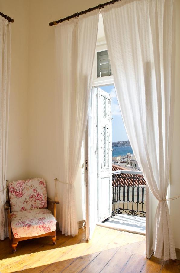 Hotel Omiros Ermoupoli Bagian luar foto