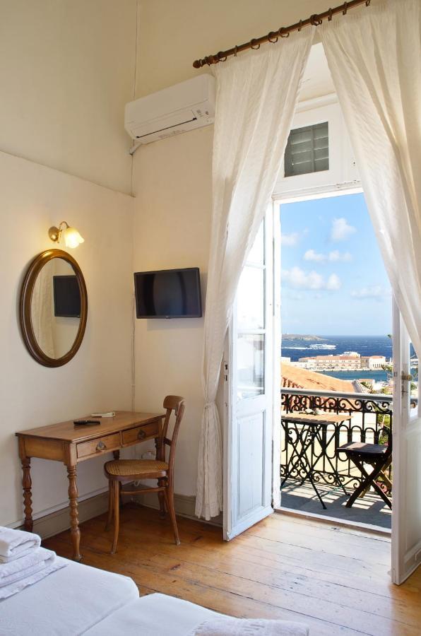 Hotel Omiros Ermoupoli Bagian luar foto
