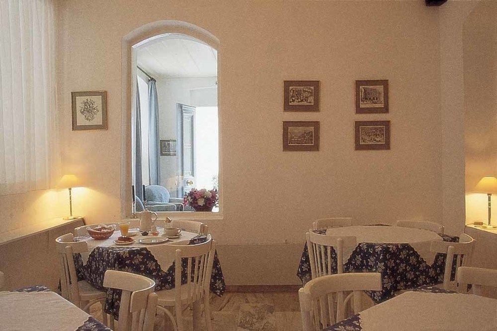 Hotel Omiros Ermoupoli Bagian luar foto