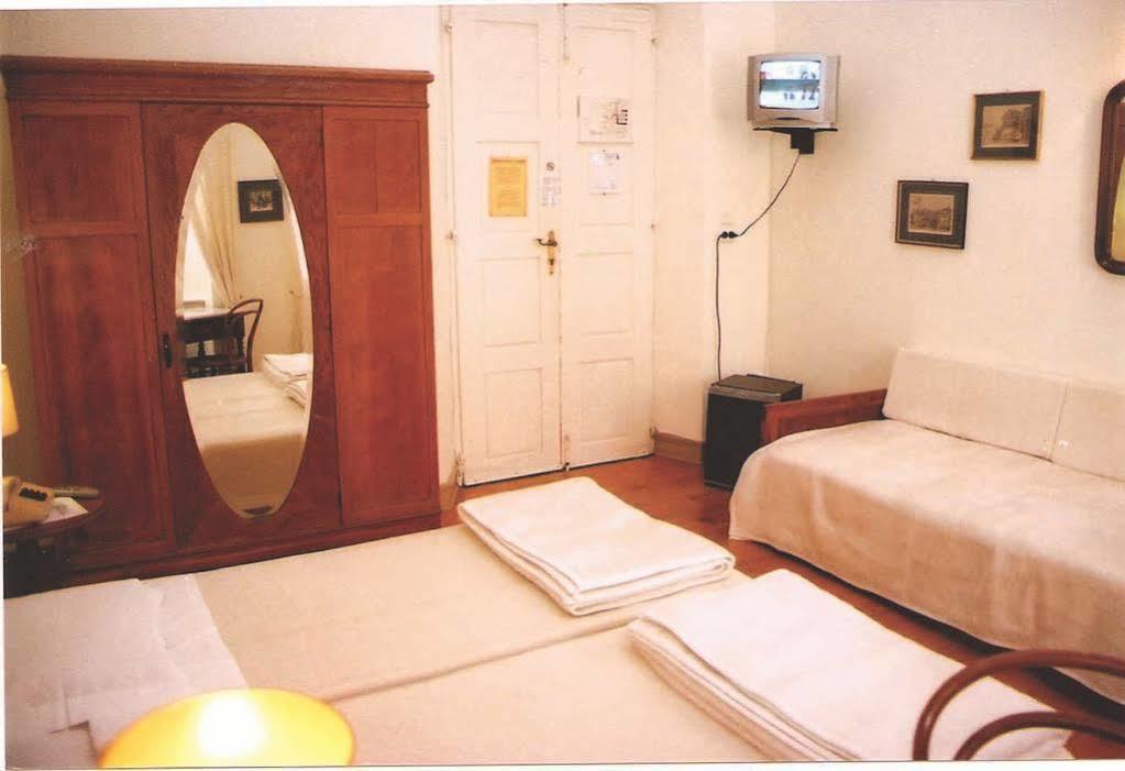 Hotel Omiros Ermoupoli Bagian luar foto