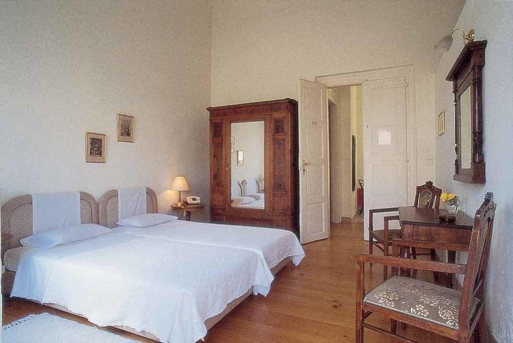 Hotel Omiros Ermoupoli Bagian luar foto