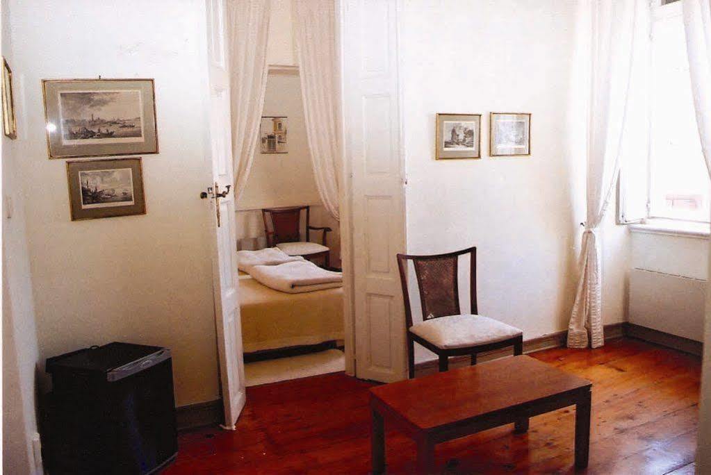 Hotel Omiros Ermoupoli Bagian luar foto