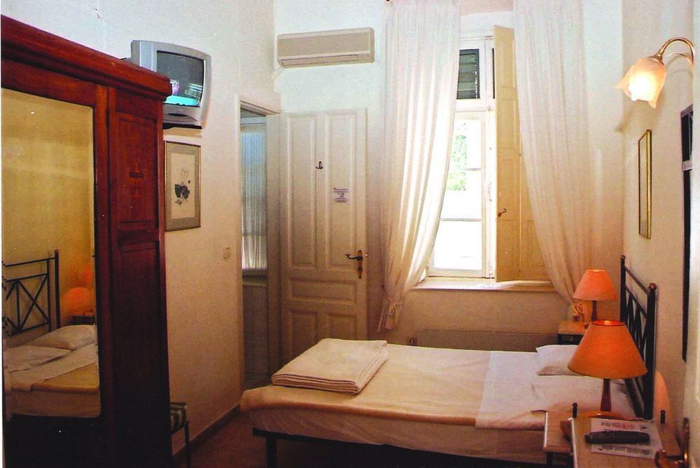 Hotel Omiros Ermoupoli Bagian luar foto