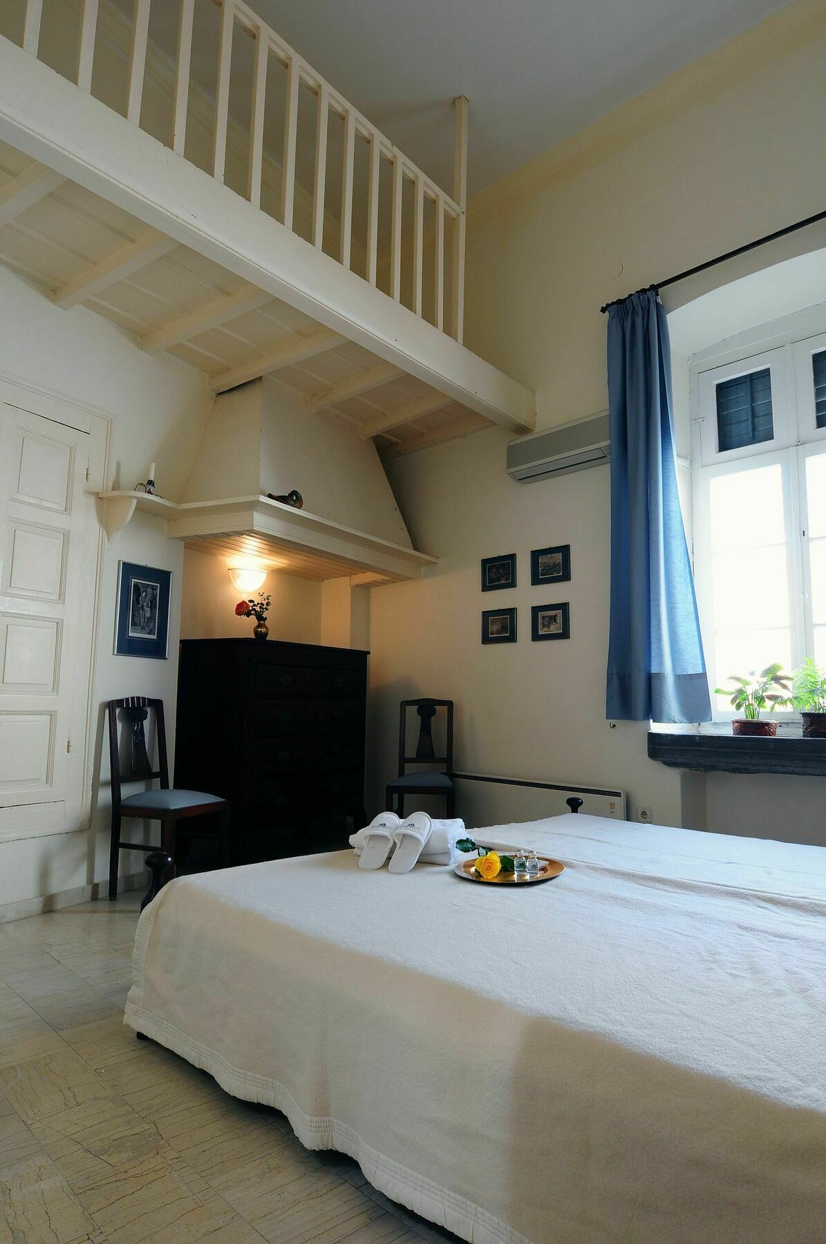 Hotel Omiros Ermoupoli Bagian luar foto