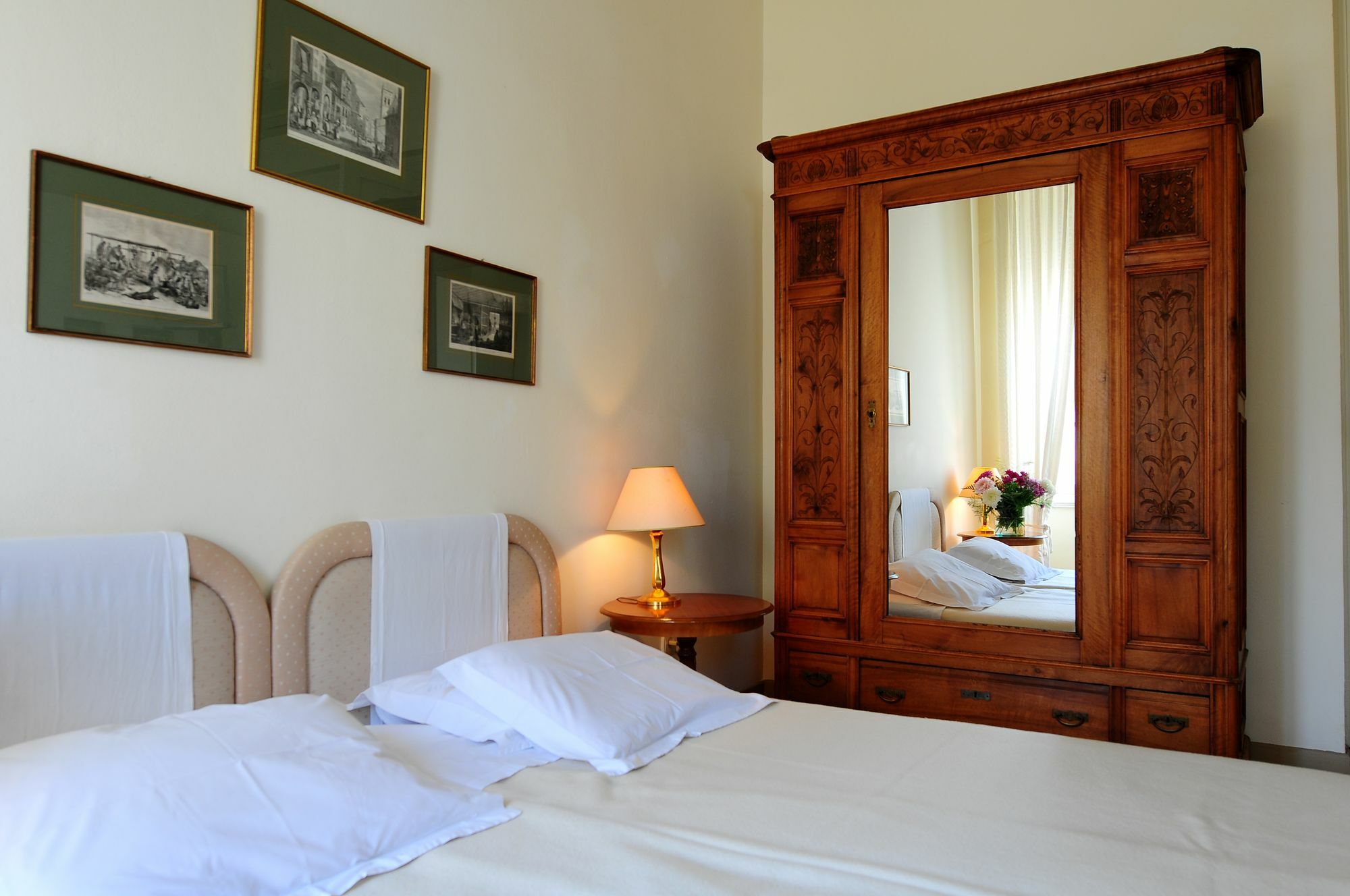 Hotel Omiros Ermoupoli Bagian luar foto